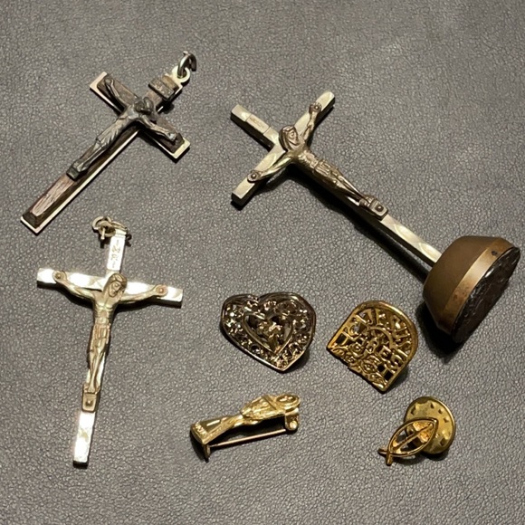LOT of Lovely Religious Pieces - CRUCIFIX Pendants More - ITALY - Vintage - Picture 1 of 16